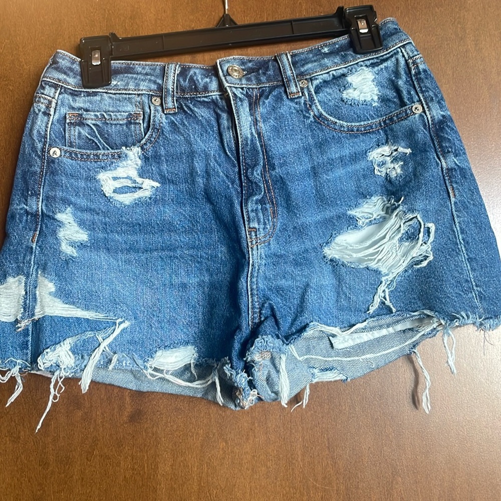 Distressed AE shorts